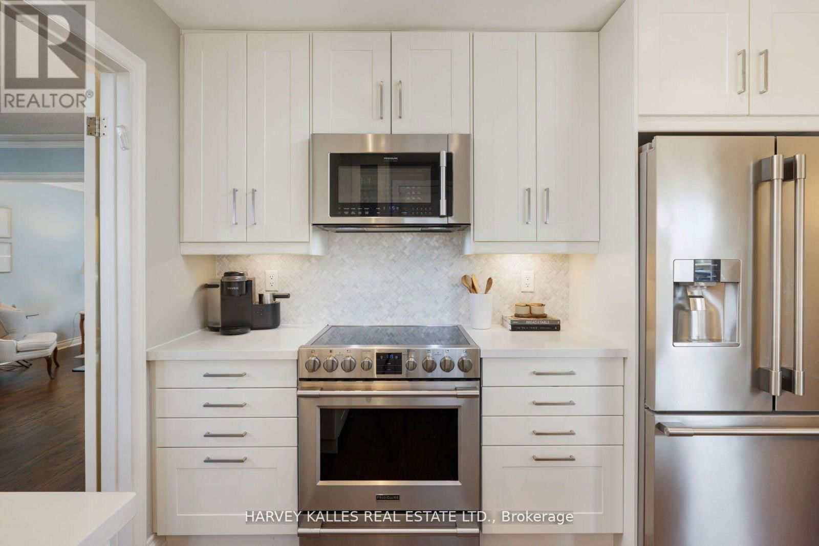 124 ABBEYWOOD TRAIL Image 8