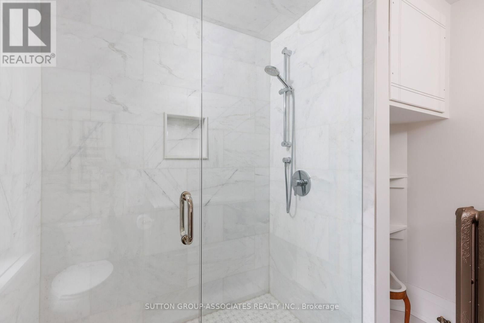 38 HOWLAND AVENUE Image 17