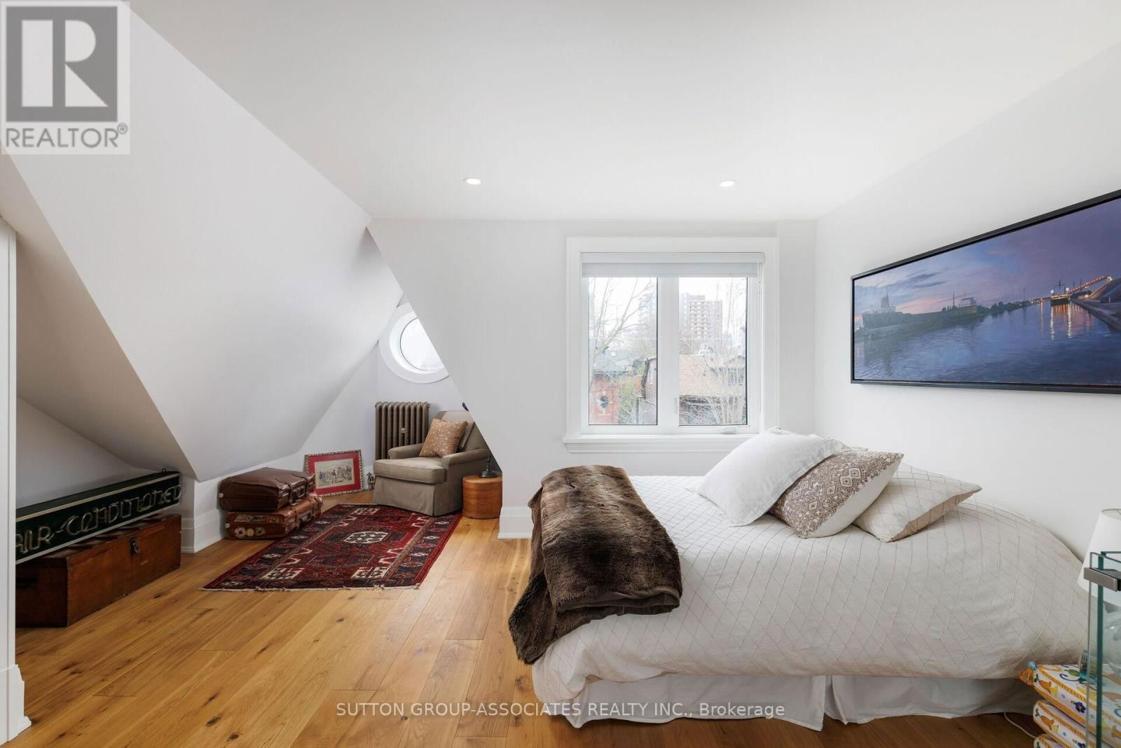 38 HOWLAND AVENUE Image 23