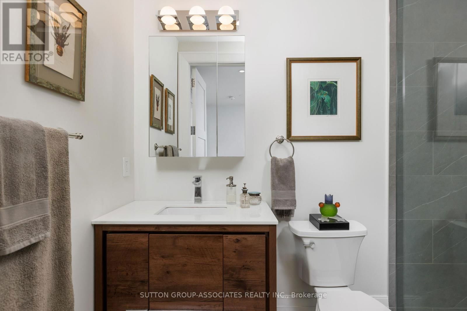 38 HOWLAND AVENUE Image 27
