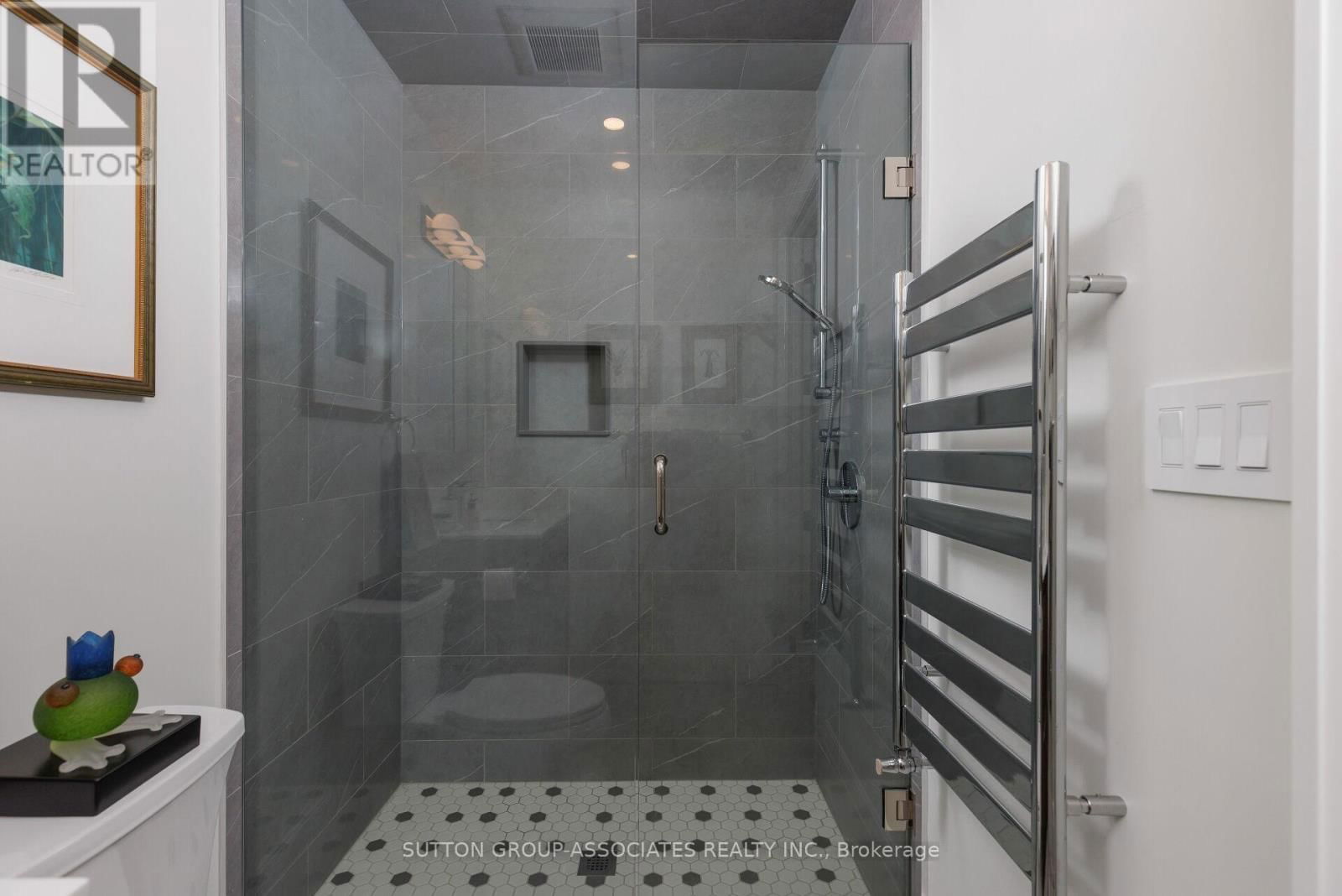 38 HOWLAND AVENUE Image 28