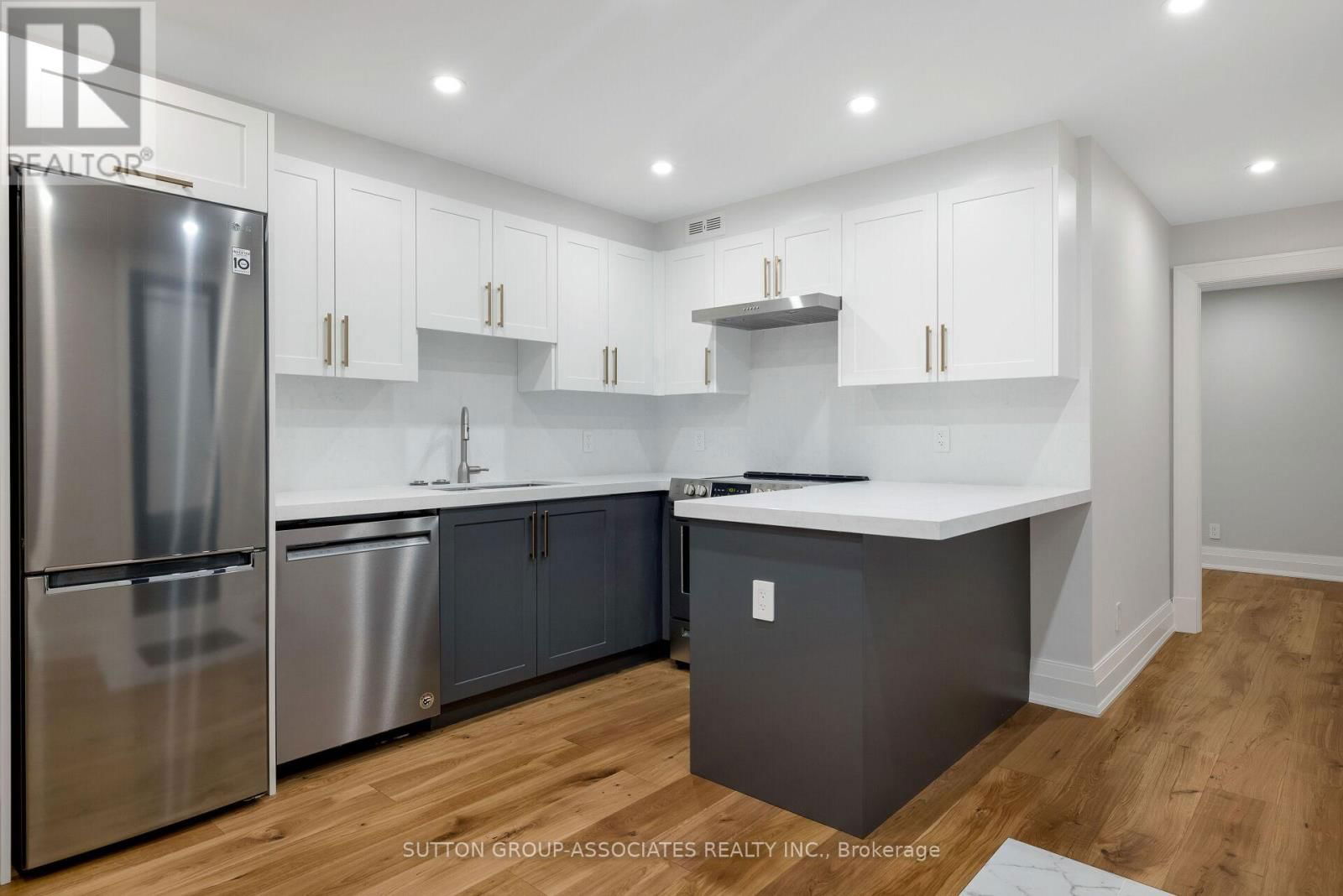 38 HOWLAND AVENUE Image 46