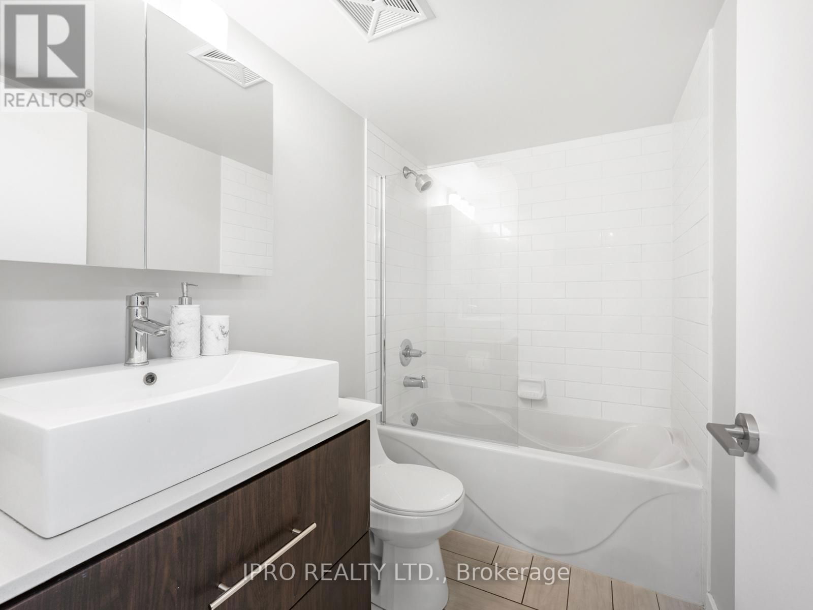 206 - 1169 QUEEN STREET WEST Image 29