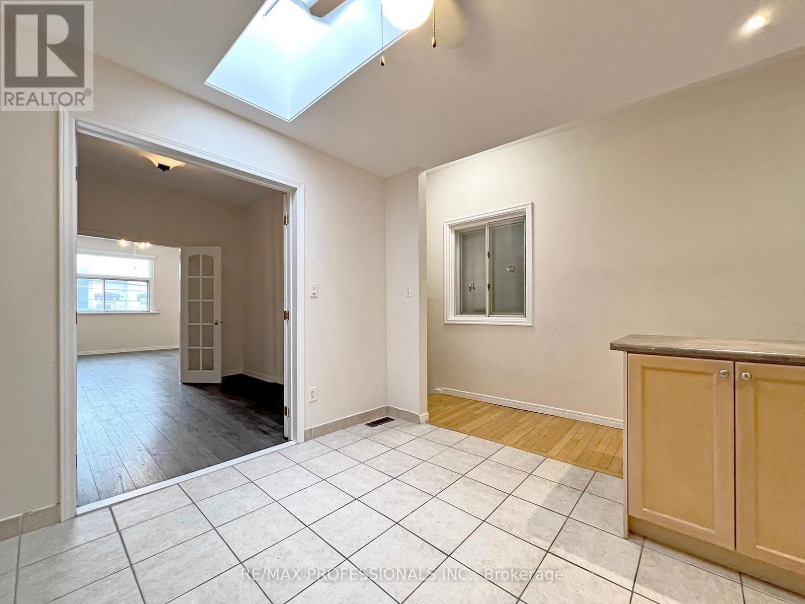 Upper - 385 DUNDAS STREET EAST Image 3