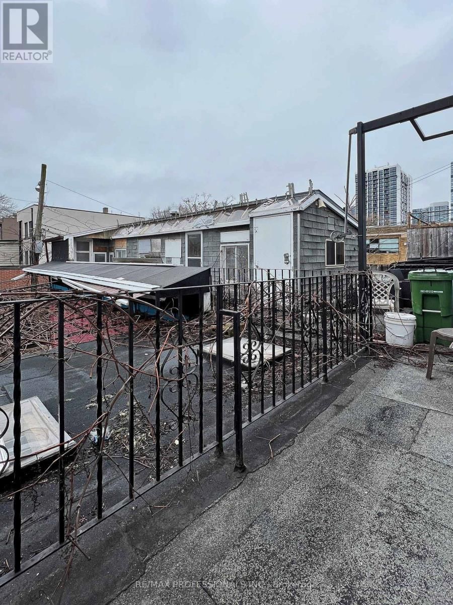 Upper - 385 DUNDAS STREET EAST Image 6