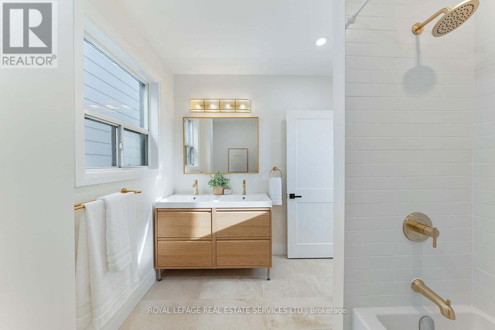 63 ROBINSON STREET Image 31