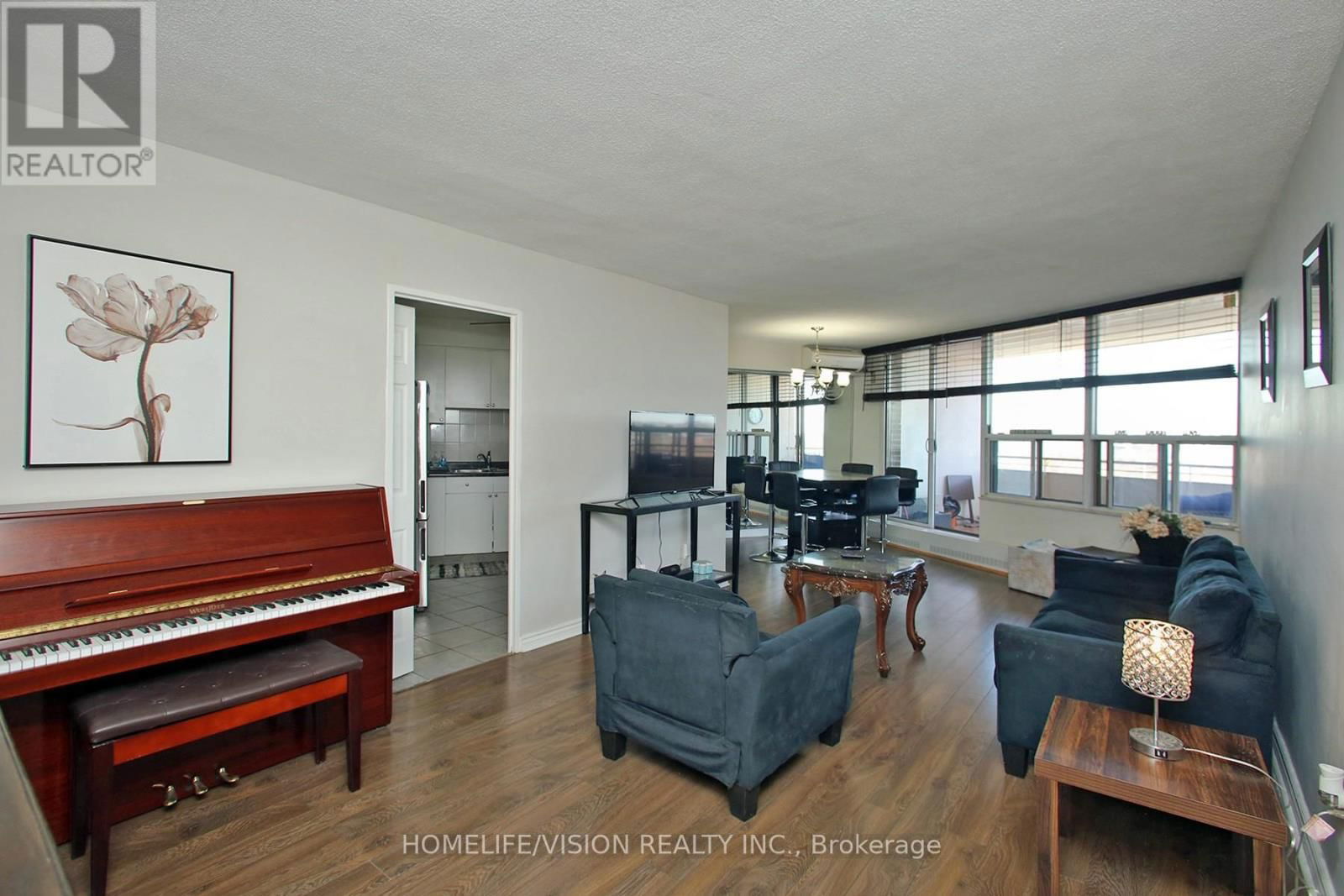 1701 - 60 PAVANE LINKWAY Image 7