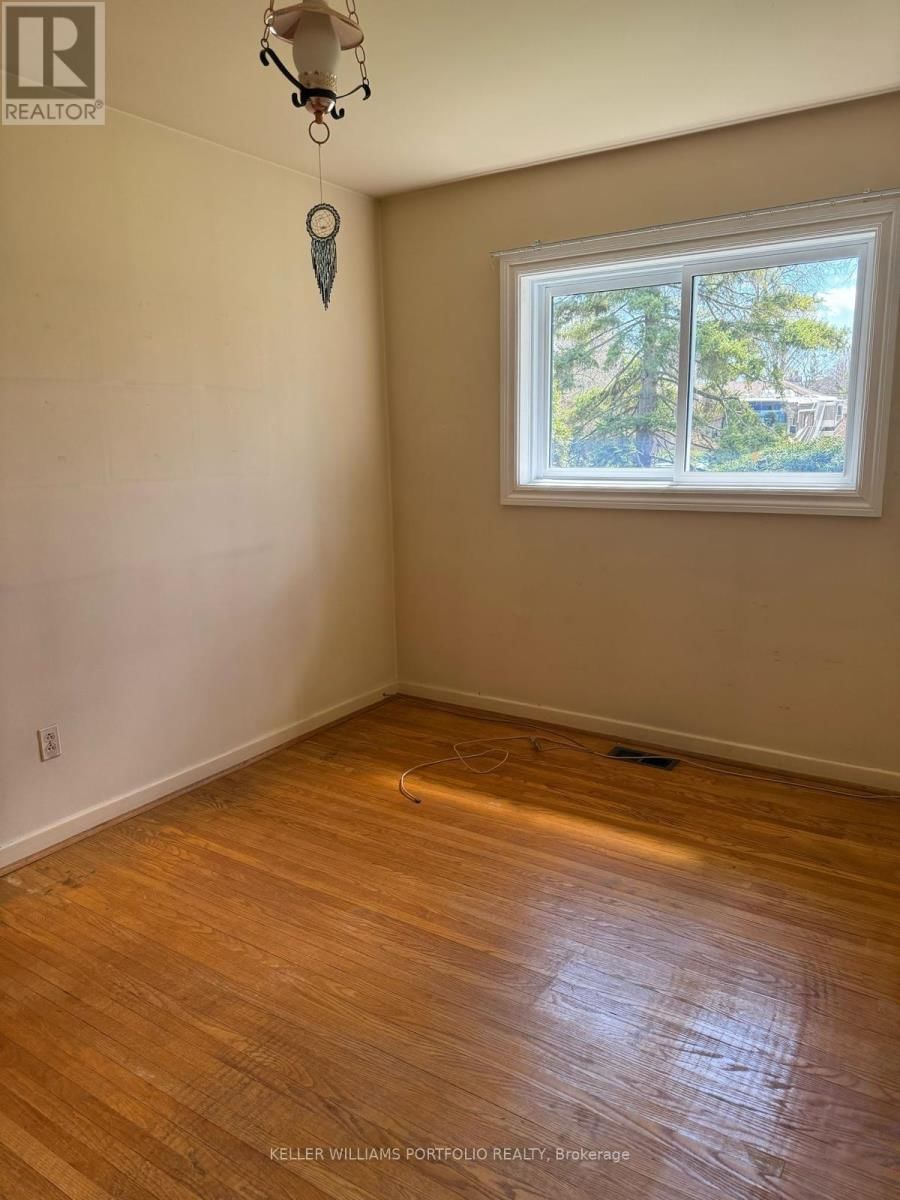 18 TREADGOLD CRESCENT Image 10