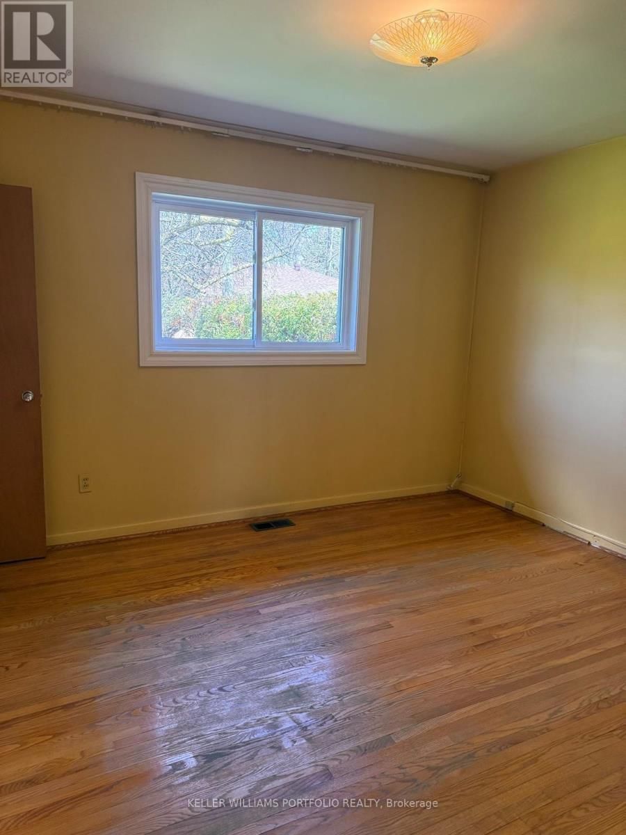 18 TREADGOLD CRESCENT Image 11