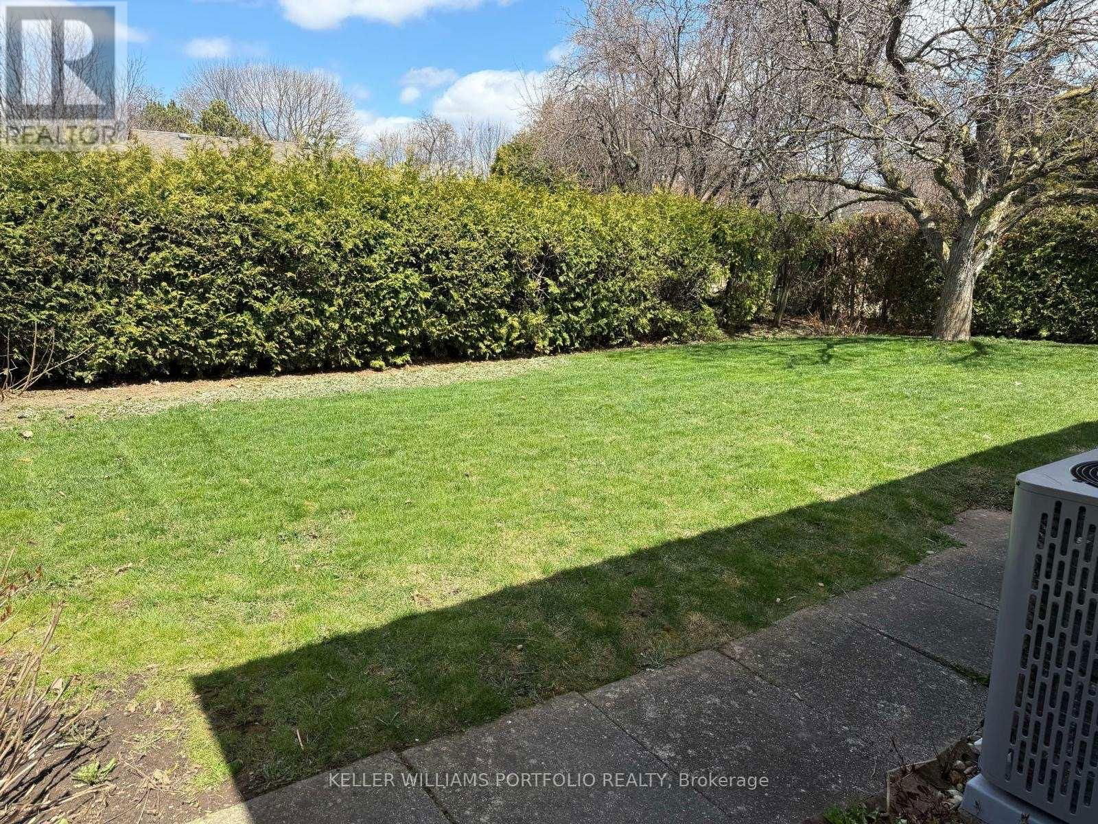 18 TREADGOLD CRESCENT Image 4