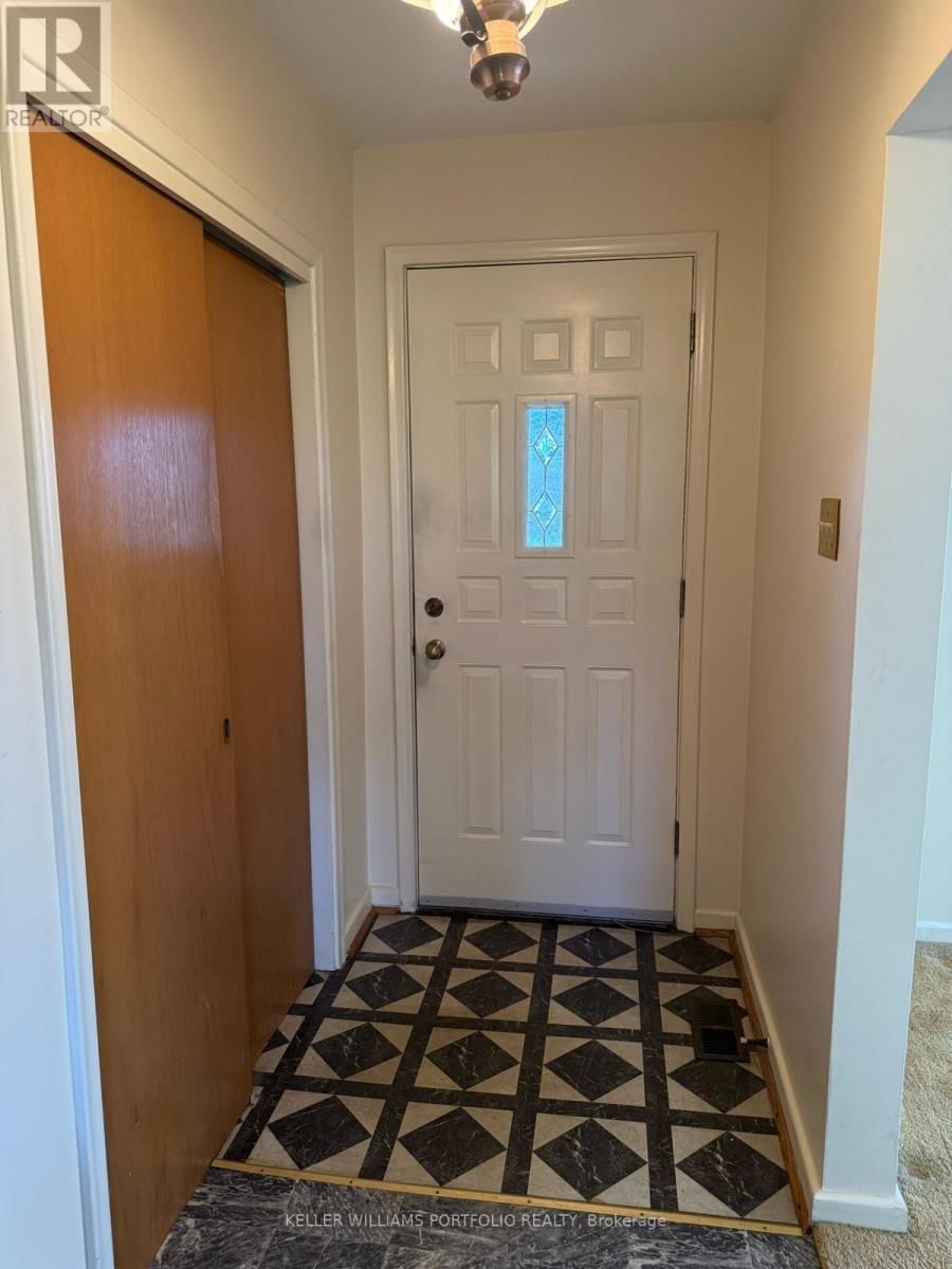 18 TREADGOLD CRESCENT Image 6