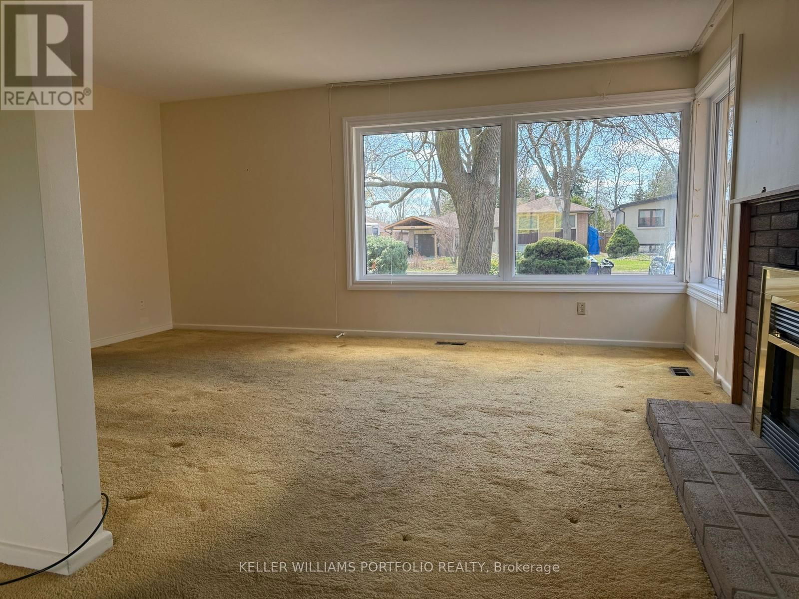 18 TREADGOLD CRESCENT Image 7