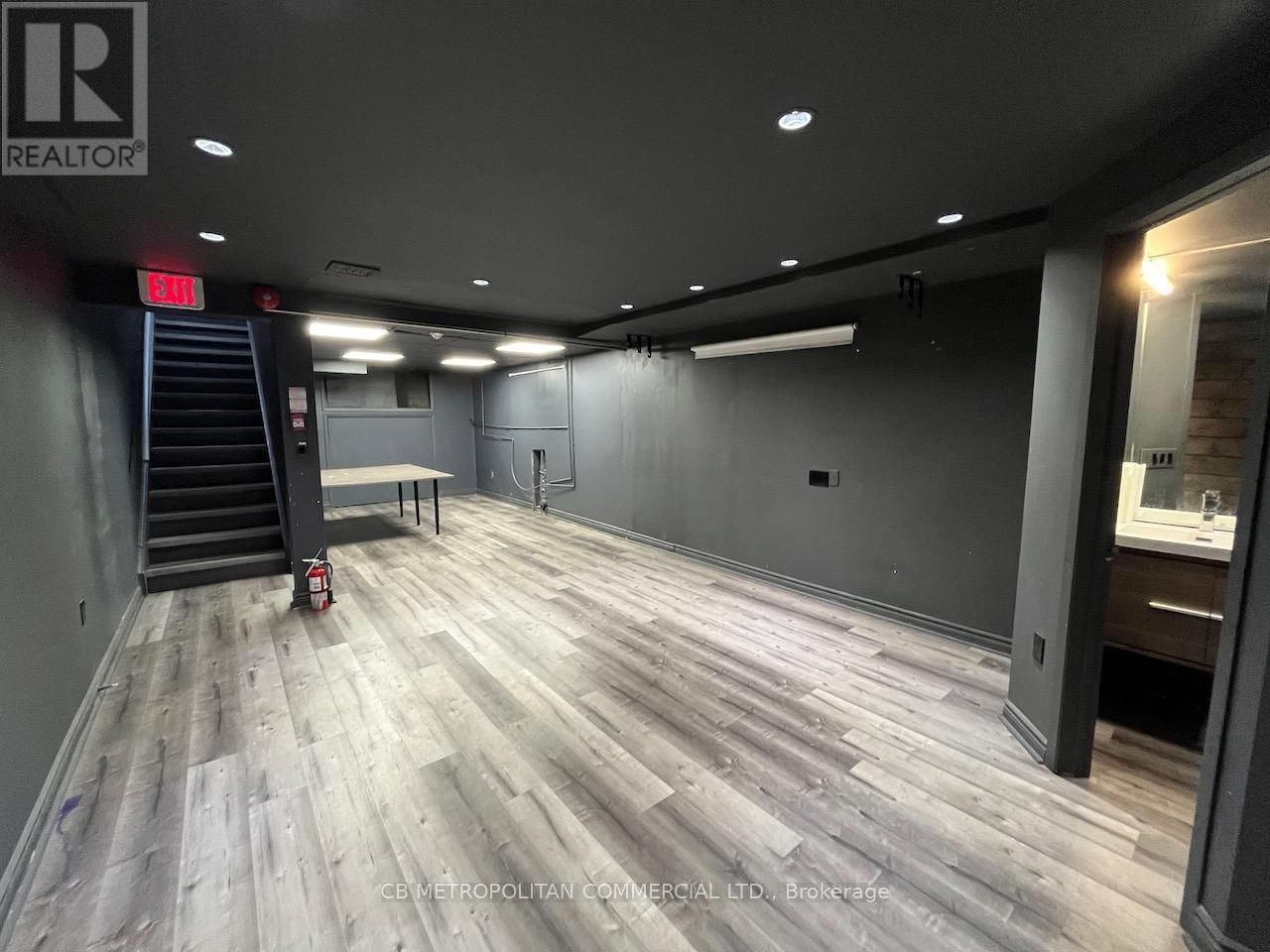 401 SPADINA AVENUE Image 13