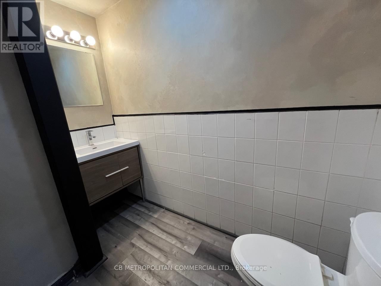 401 SPADINA AVENUE Image 9