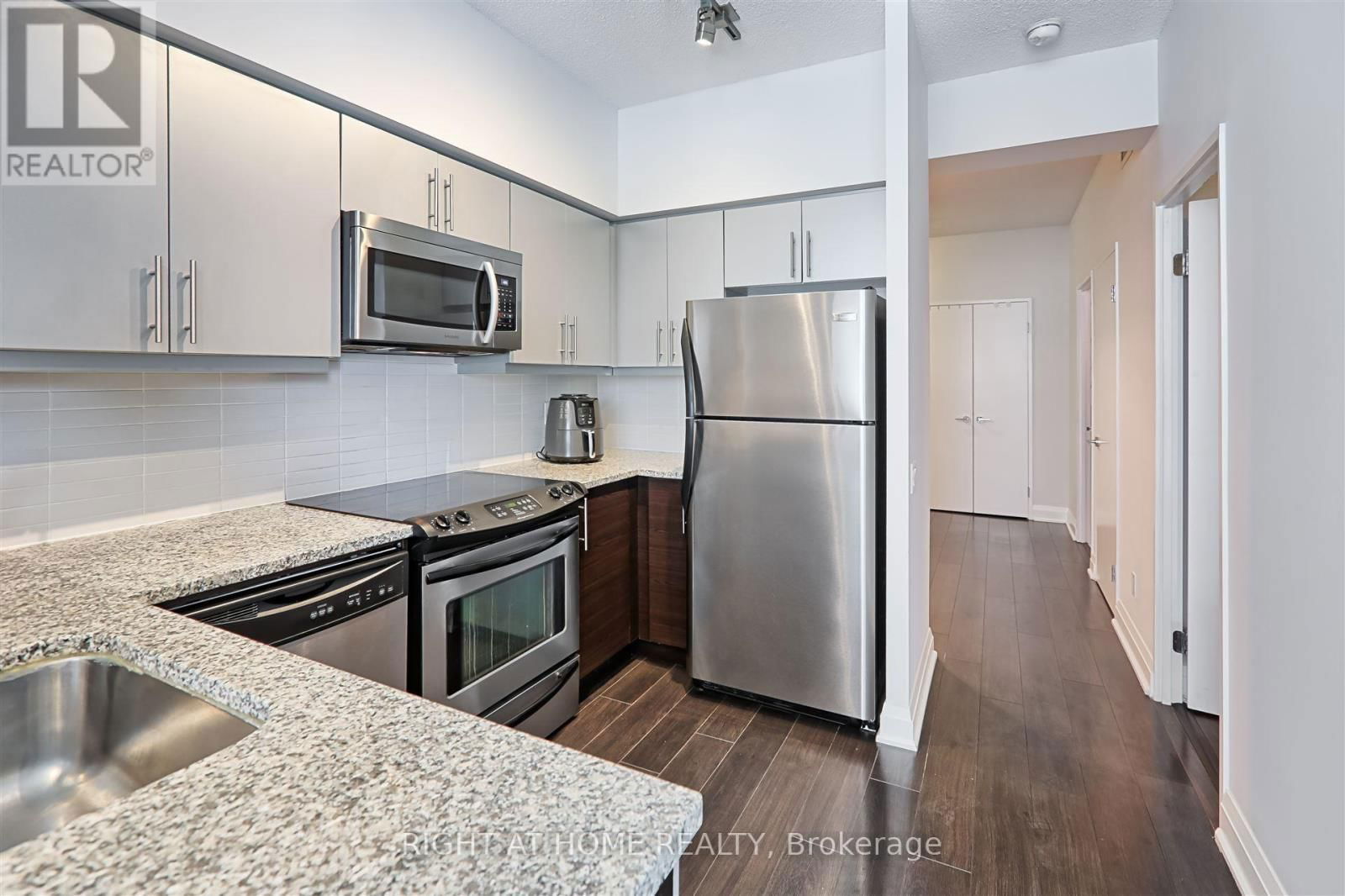 908 - 83 REDPATH AVENUE Image 7