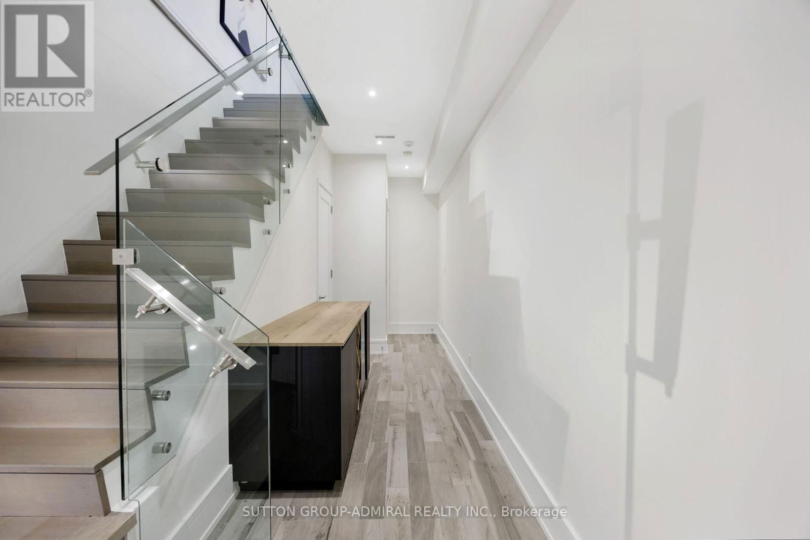 11 THURLOE AVENUE Image 40