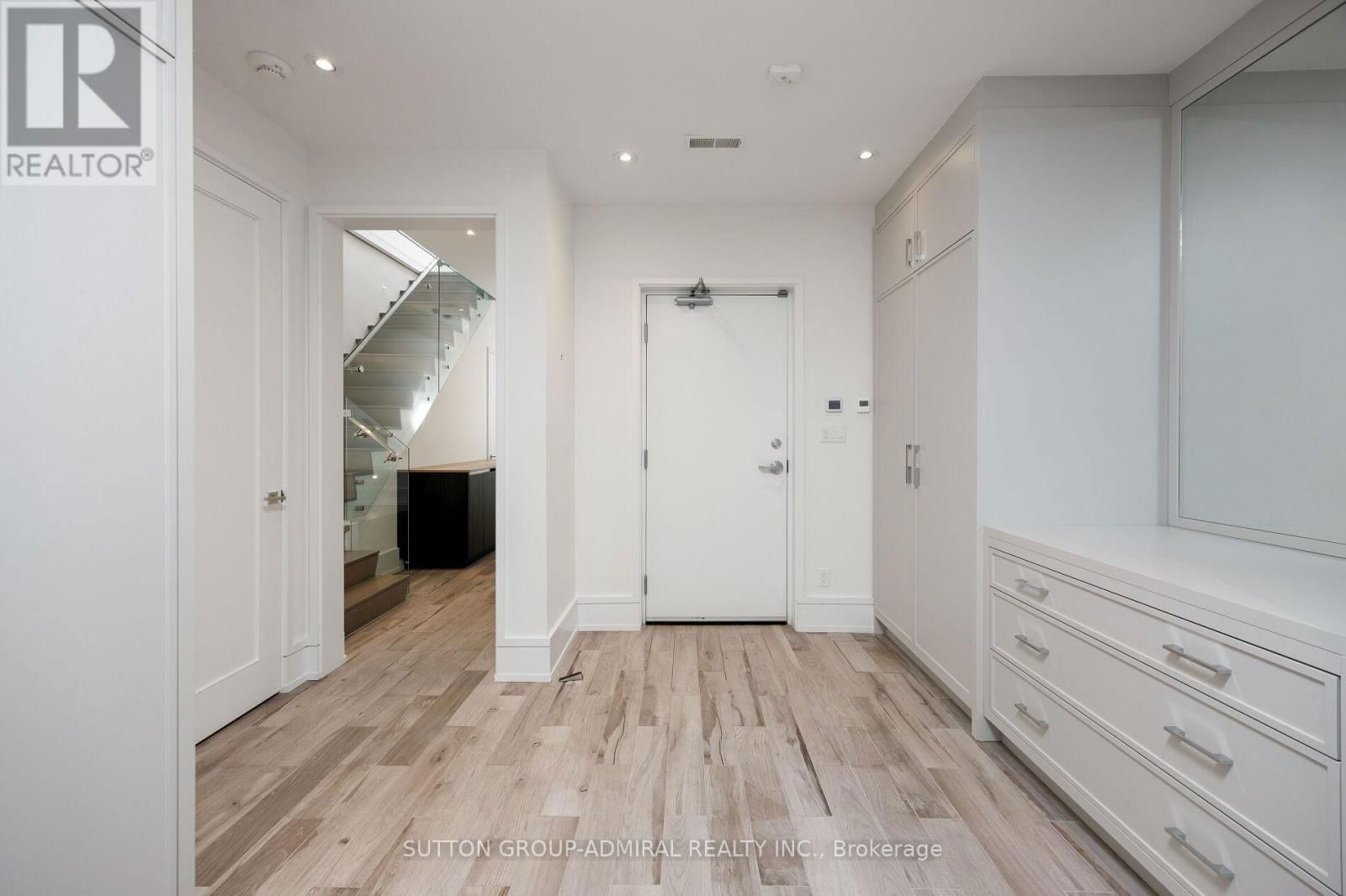 11 THURLOE AVENUE Image 43