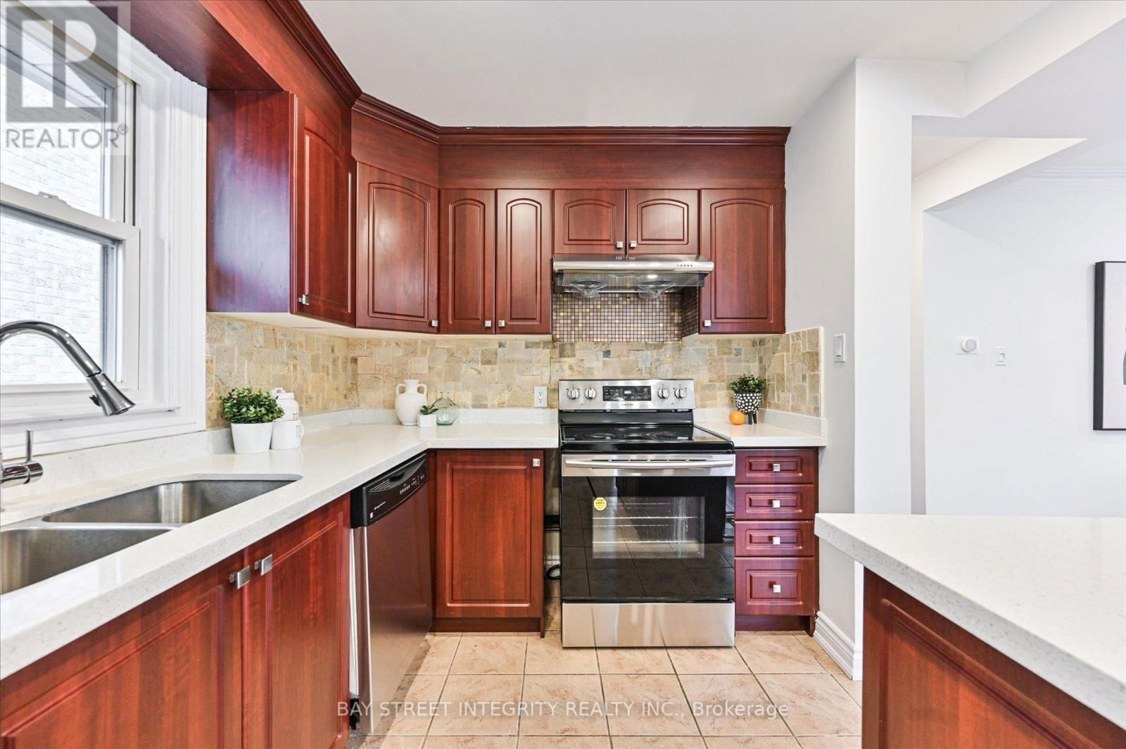 435 CUMMER AVENUE Image 16