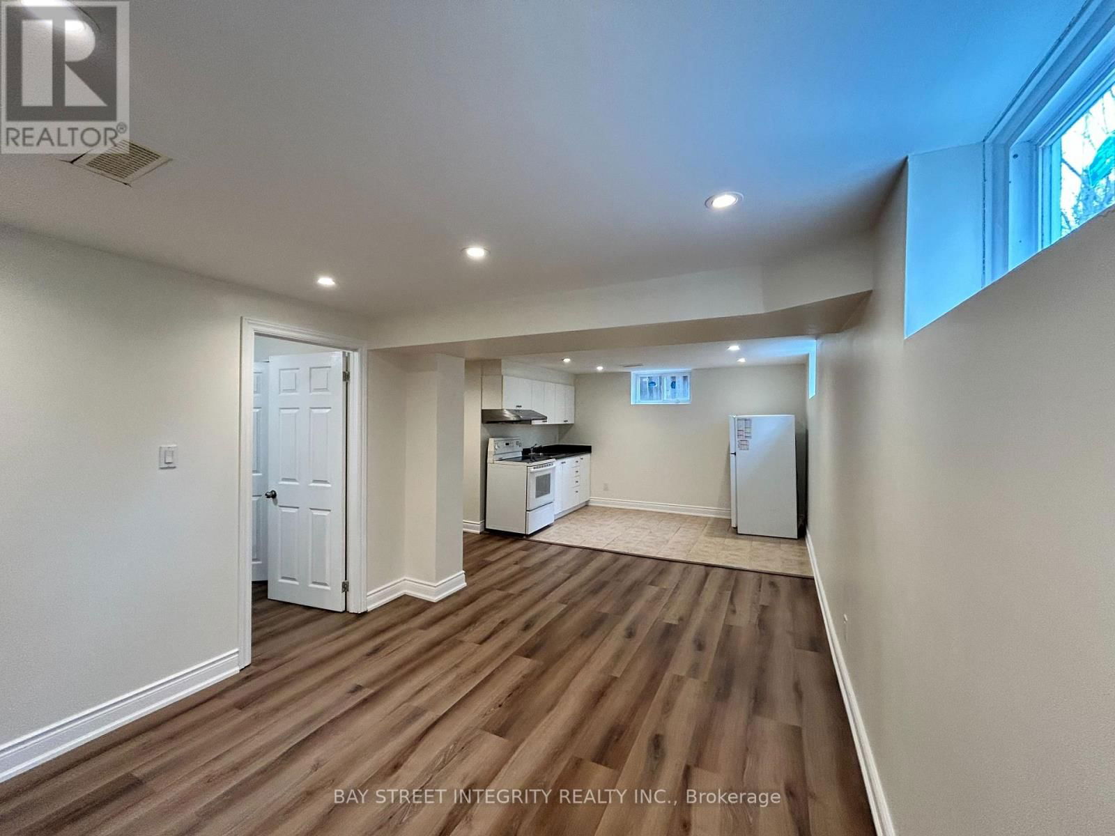 435 CUMMER AVENUE Image 33