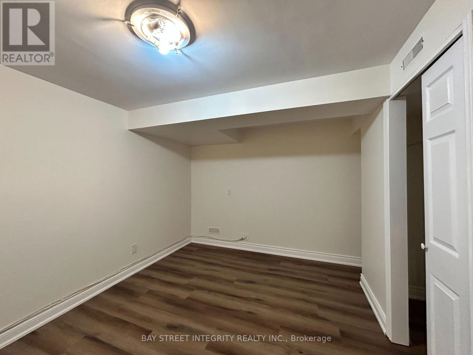 435 CUMMER AVENUE Image 36
