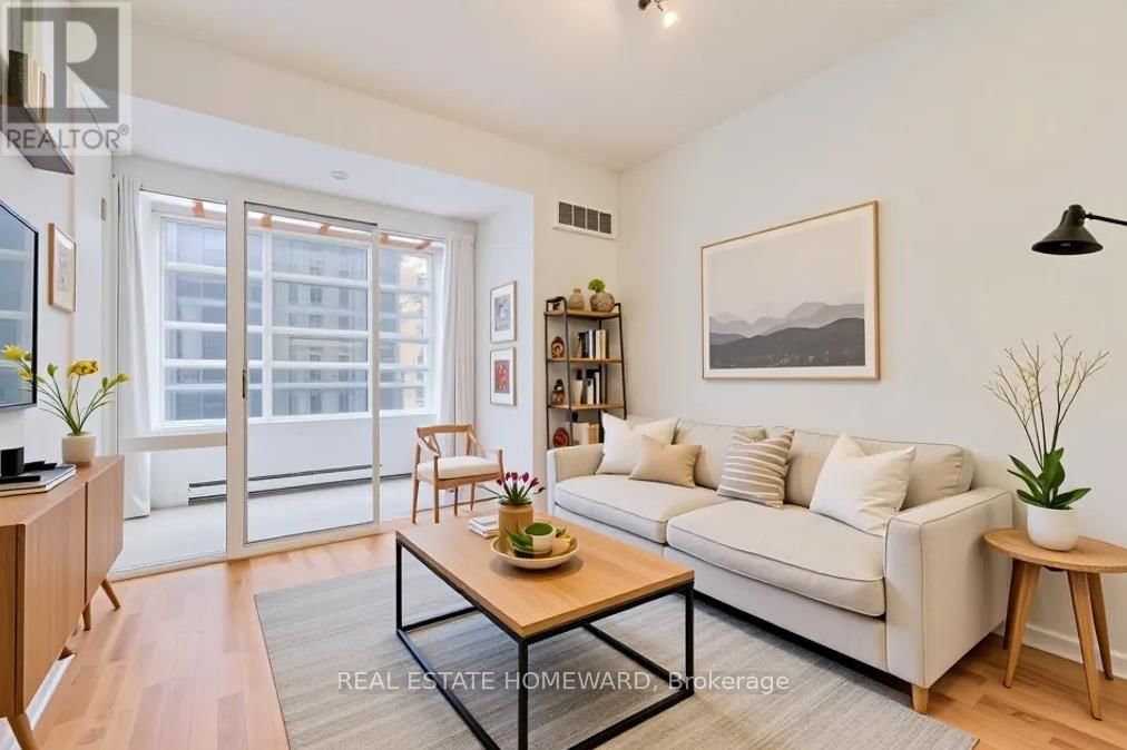1413 - 711 BAY STREET Image 1