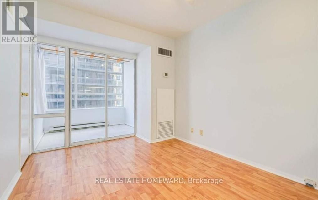 1413 - 711 BAY STREET Image 2