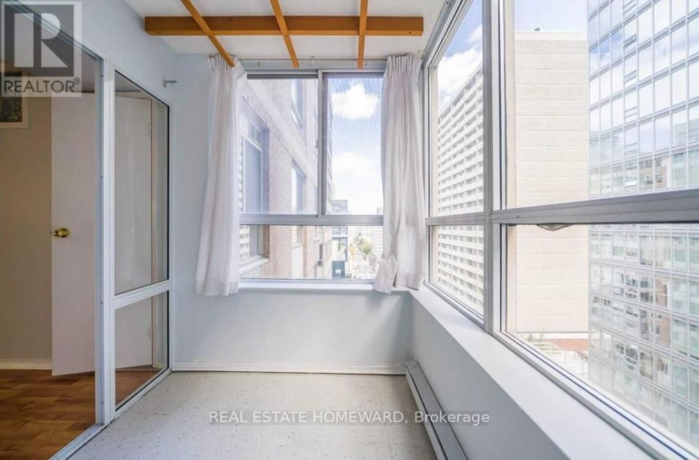 1413 - 711 BAY STREET Image 4