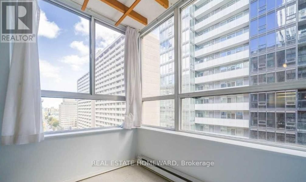 1413 - 711 BAY STREET Image 5