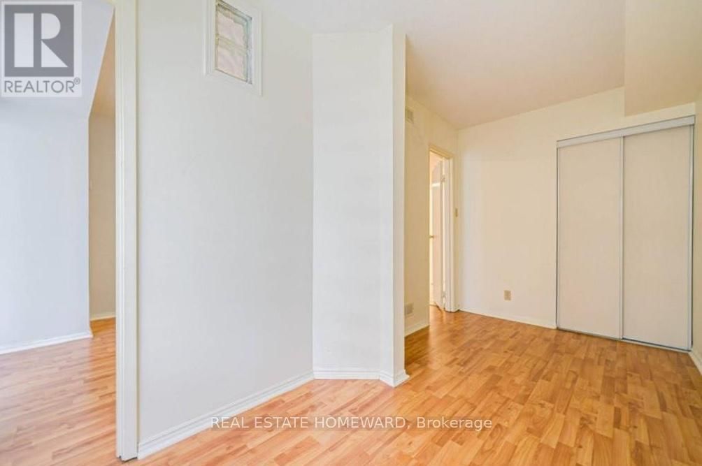 1413 - 711 BAY STREET Image 8