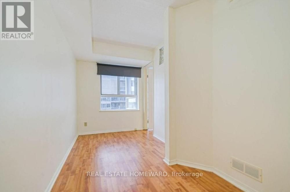 1413 - 711 BAY STREET Image 9