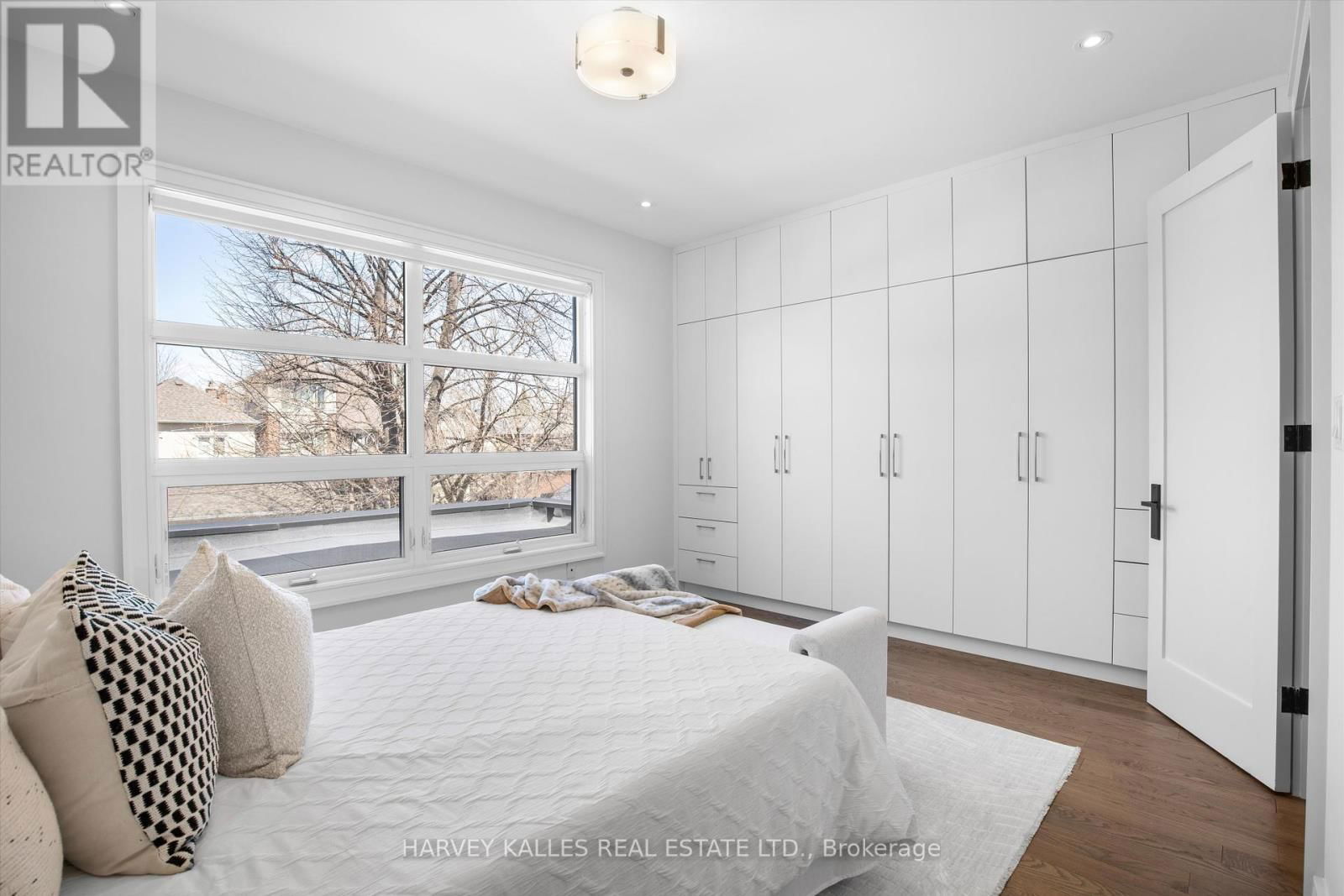 74 WOBURN AVENUE Image 23