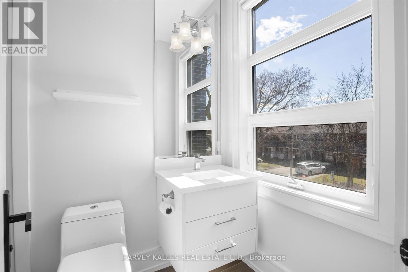 74 WOBURN AVENUE Image 31
