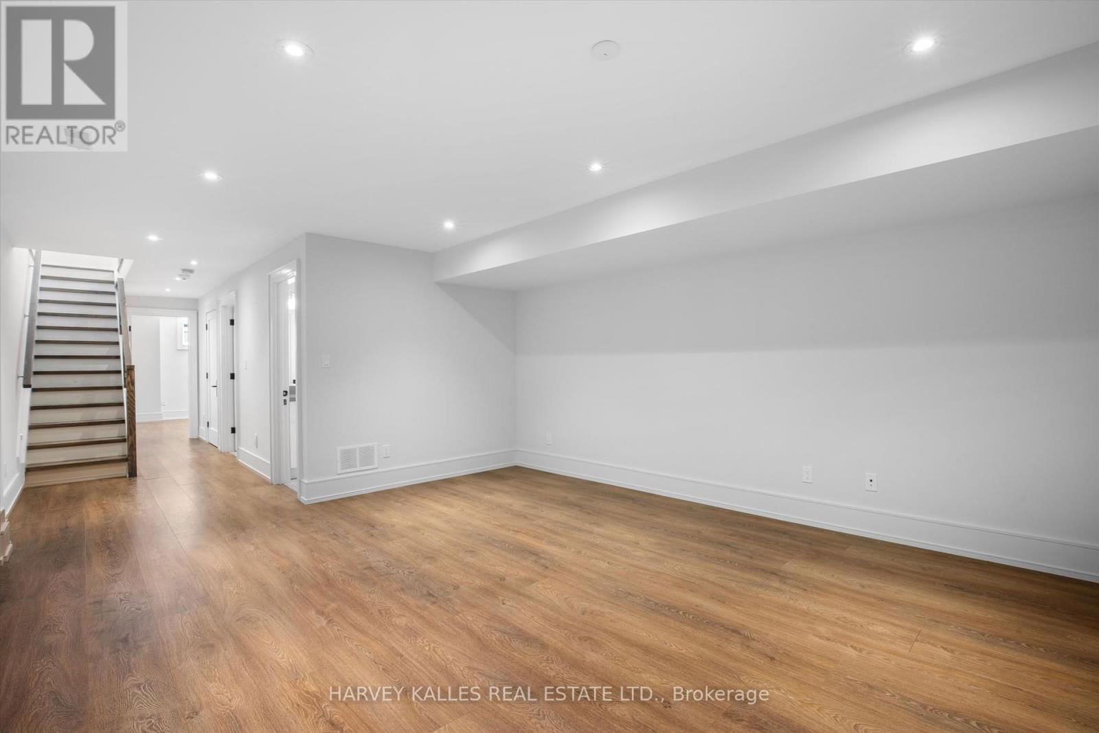 74 WOBURN AVENUE Image 36