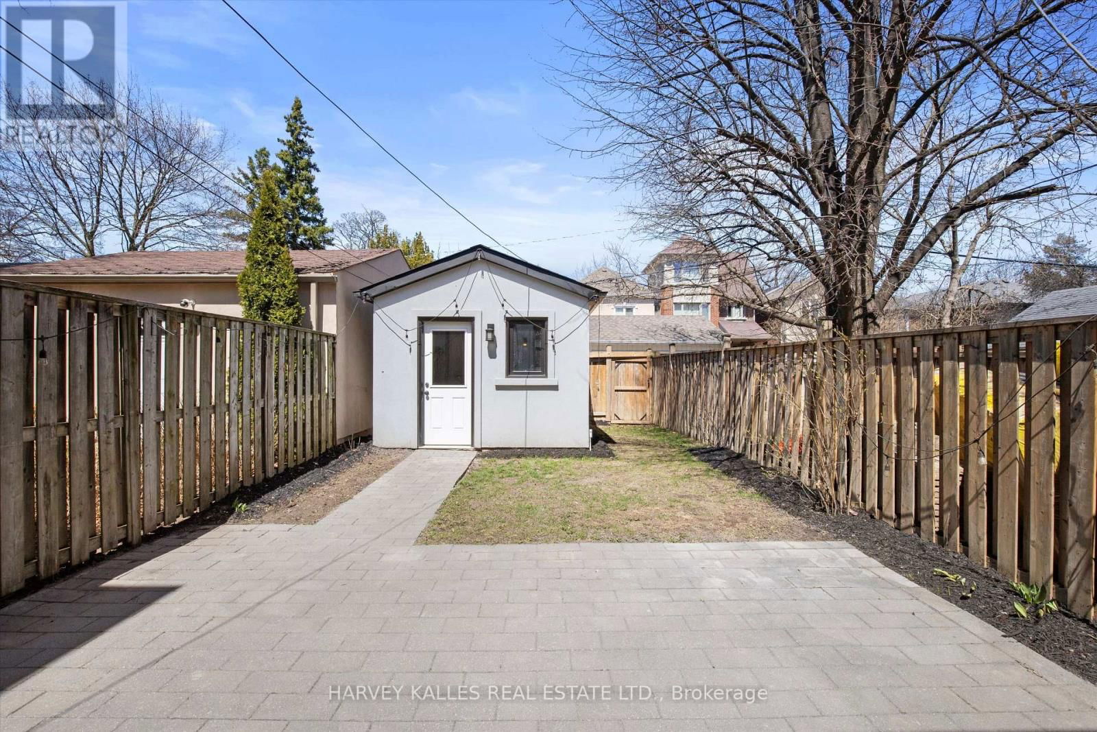 74 WOBURN AVENUE Image 39