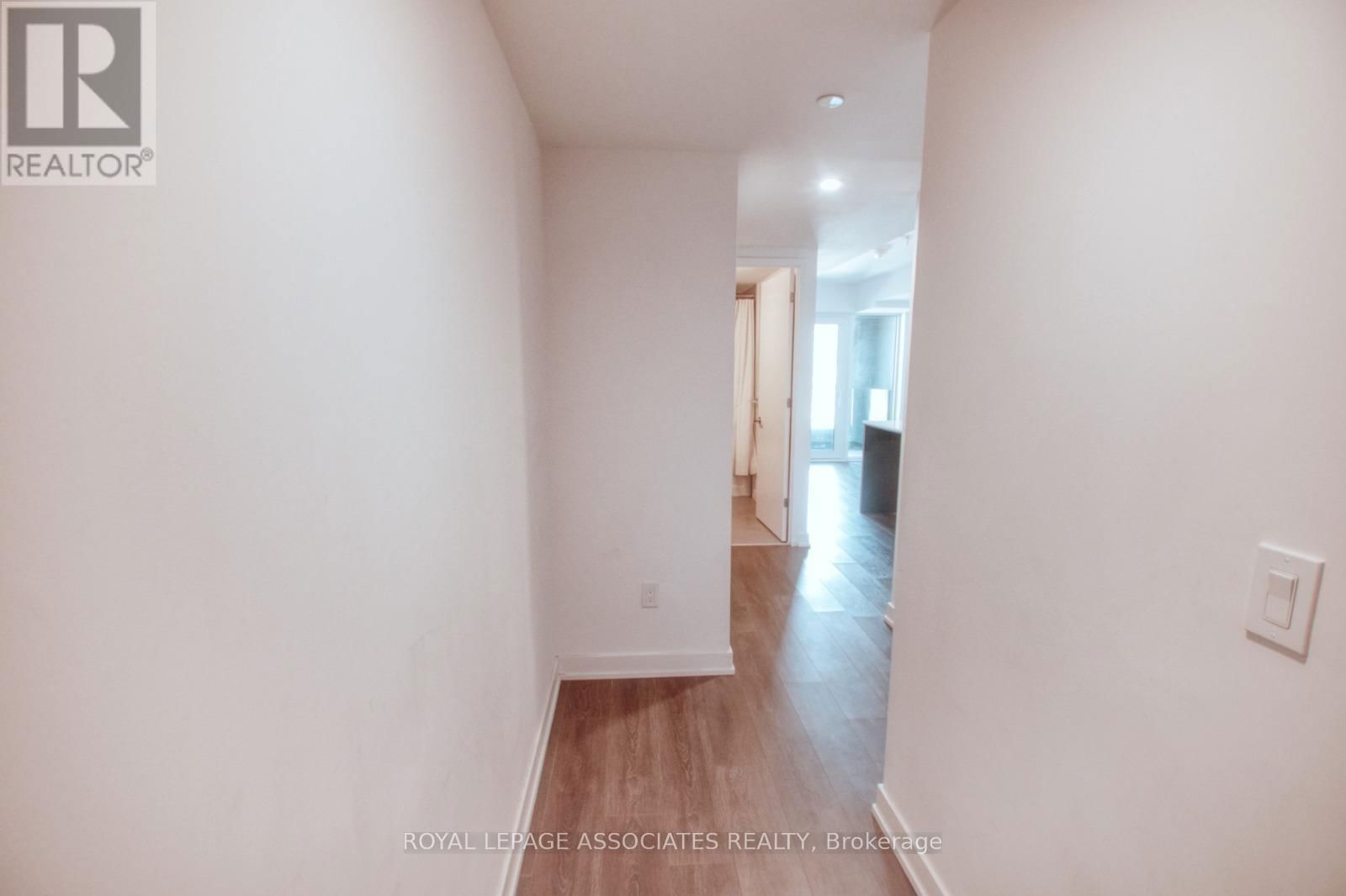 505 - 8 TIPPETT ROAD Image 3