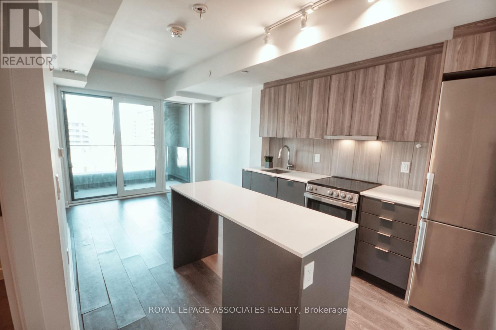 505 - 8 TIPPETT ROAD Image 4