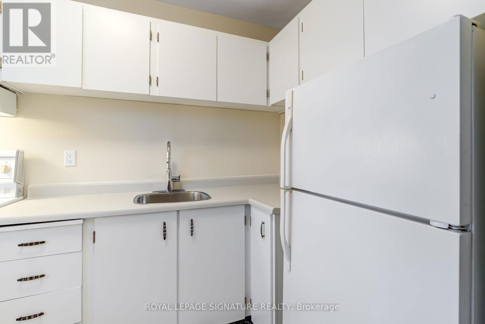 1011 - 40 HOMEWOOD AVENUE Image 10