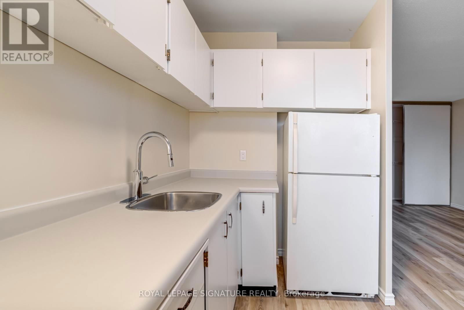 1011 - 40 HOMEWOOD AVENUE Image 12