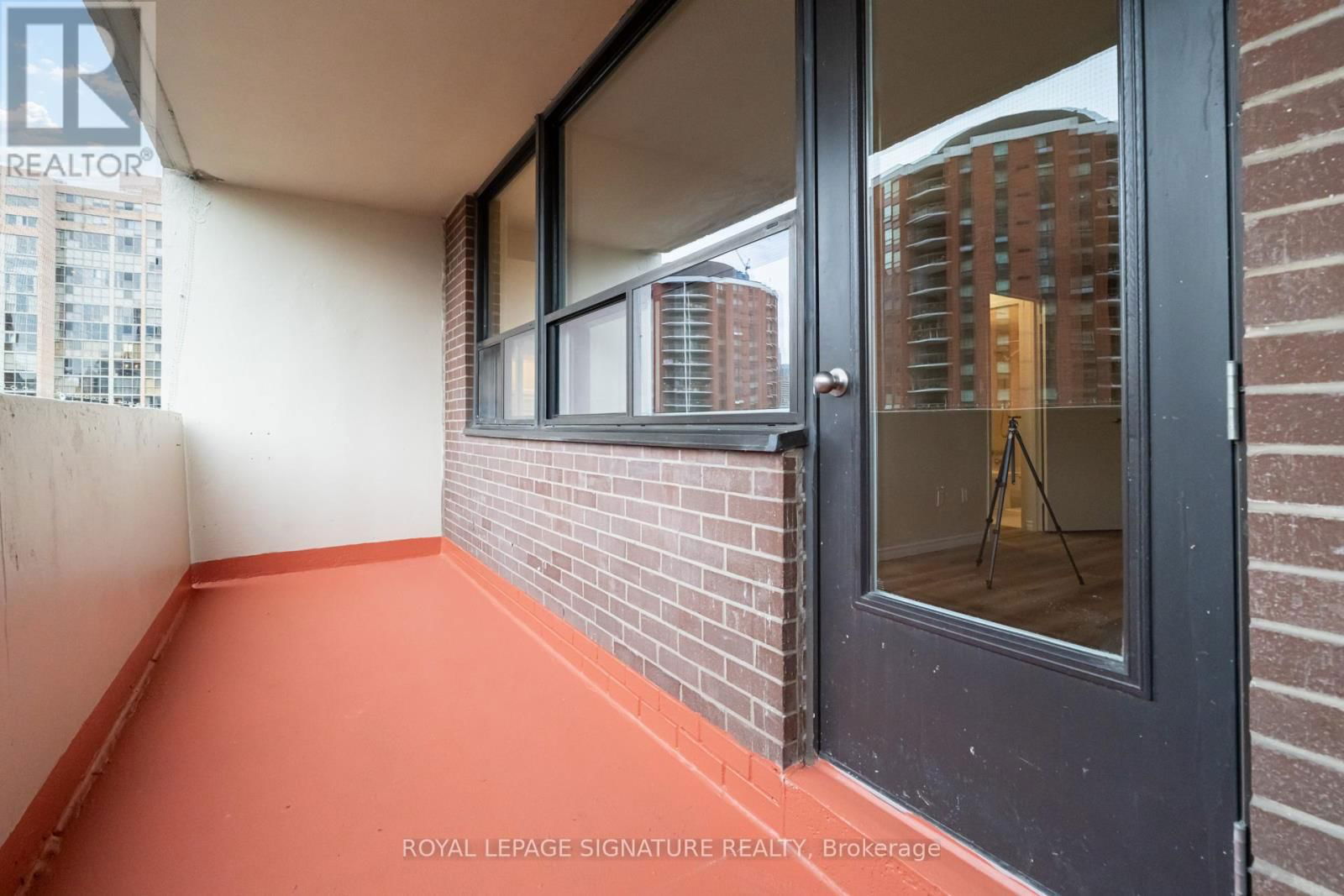 1011 - 40 HOMEWOOD AVENUE Image 16