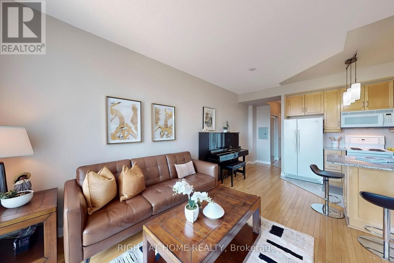 1612 - 60 BYNG AVENUE Image 10