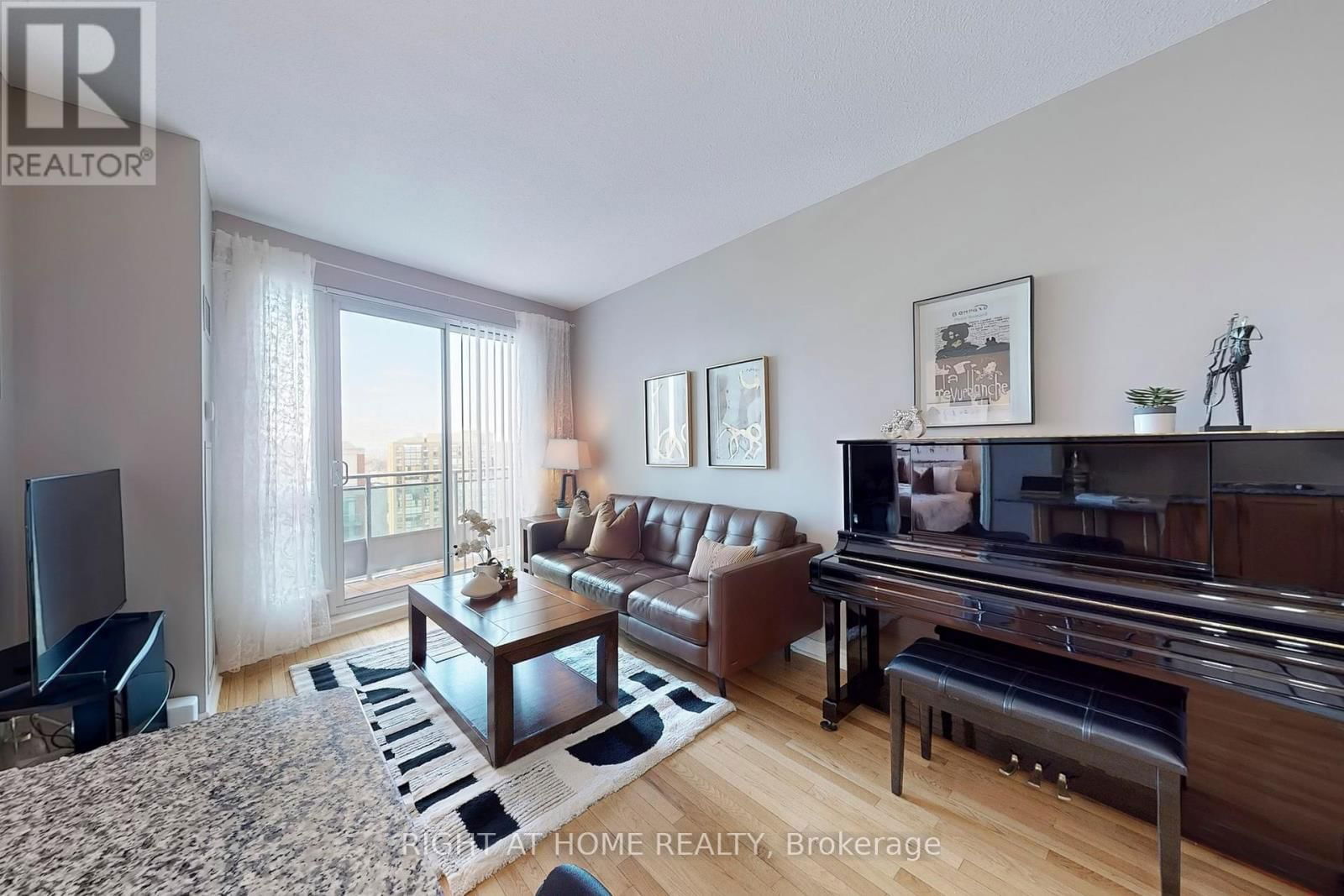 1612 - 60 BYNG AVENUE Image 12