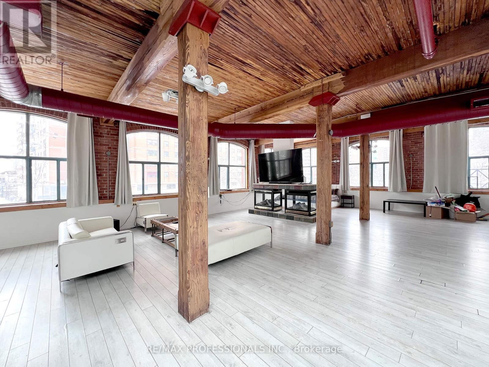 3 - 290 SHUTER STREET Image 1