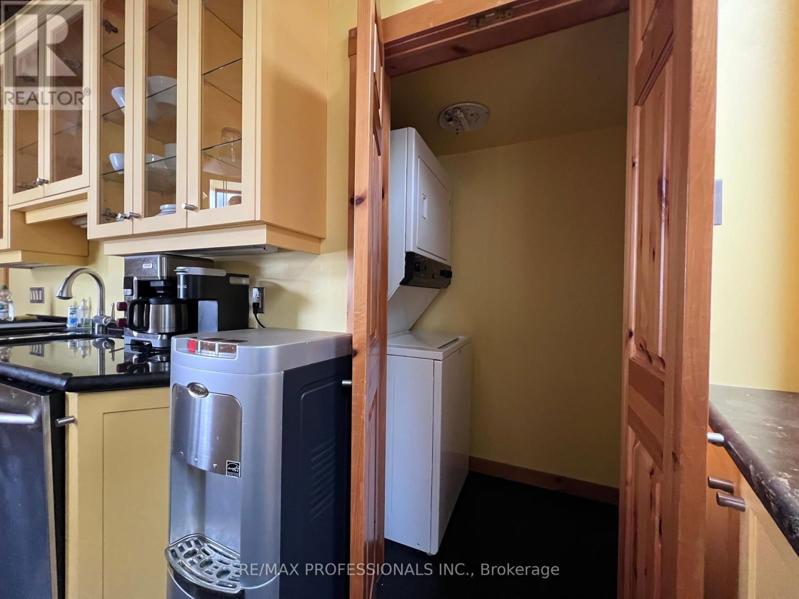 3 - 290 SHUTER STREET Image 16