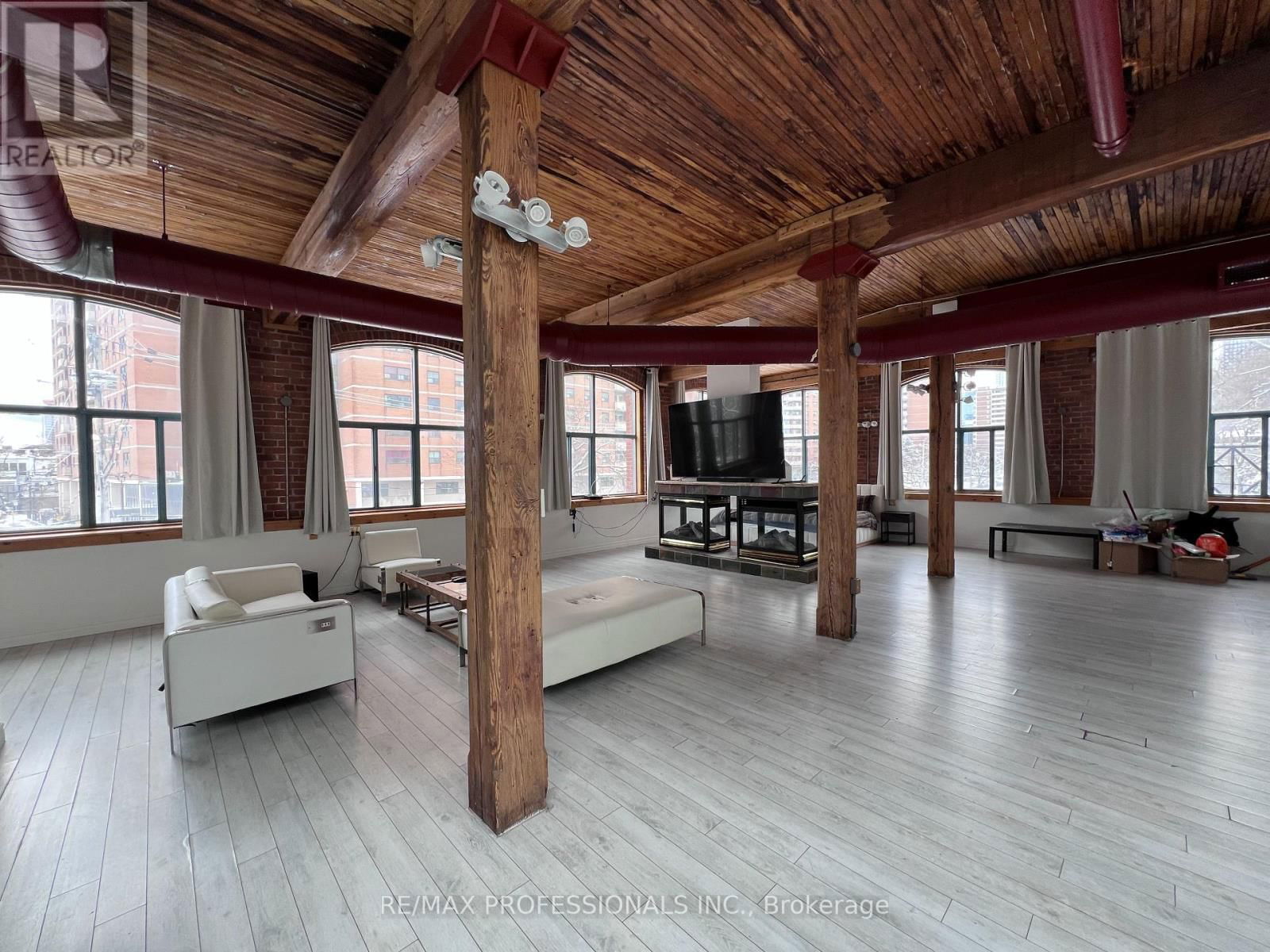 3 - 290 SHUTER STREET Image 24