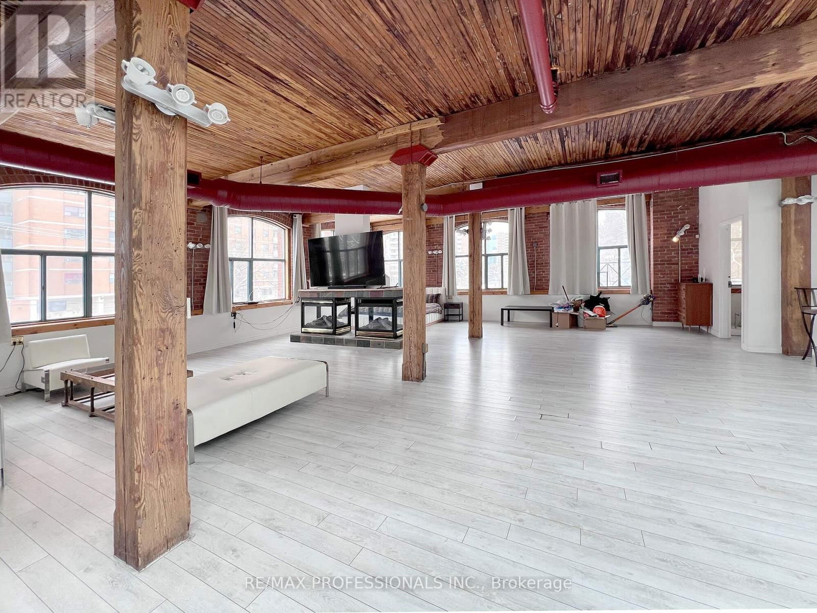 3 - 290 SHUTER STREET Image 3
