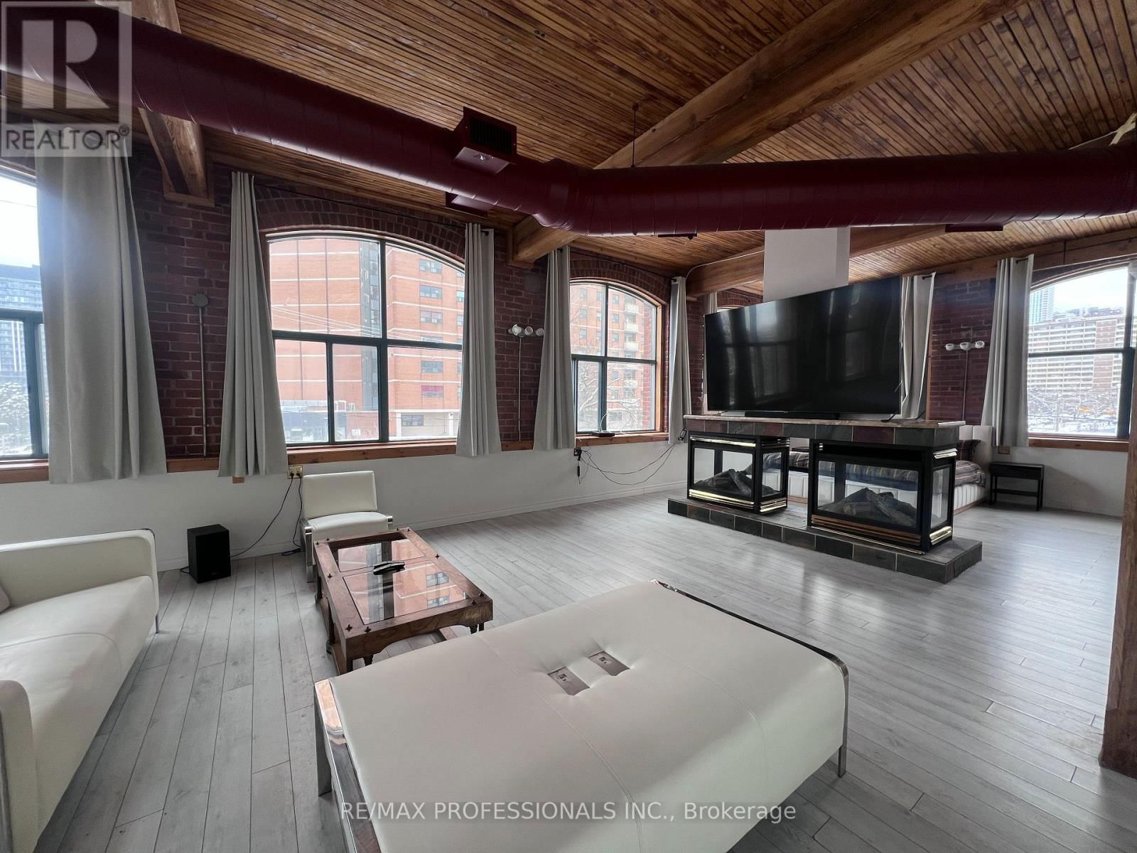 3 - 290 SHUTER STREET Image 6