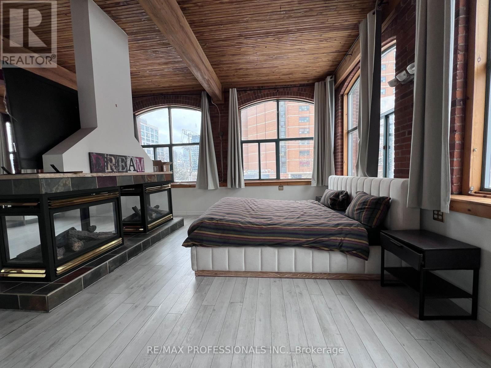 3 - 290 SHUTER STREET Image 9