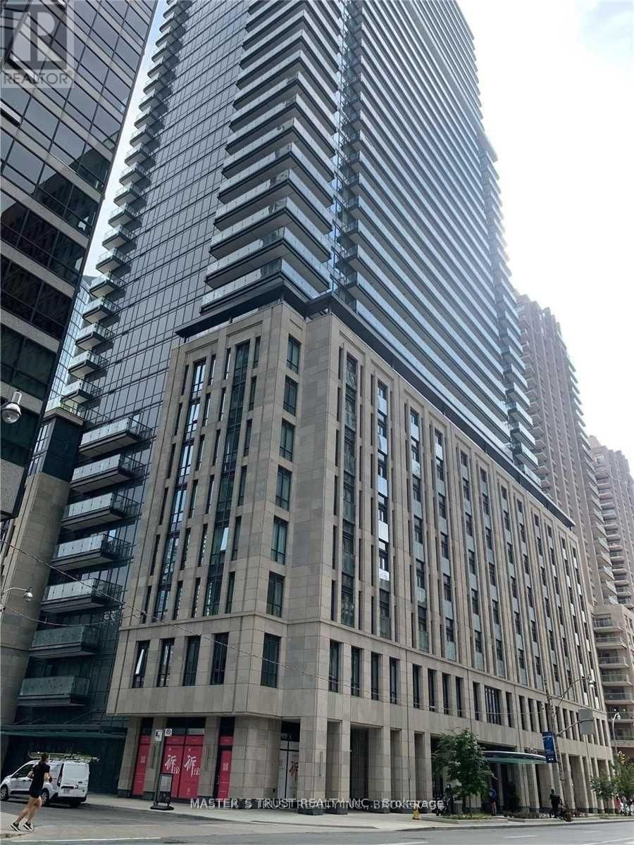 1902 - 955 BAY STREET Image 1