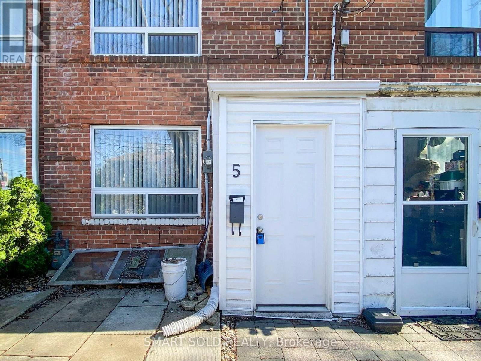 5 KHEDIVE AVENUE Image 17