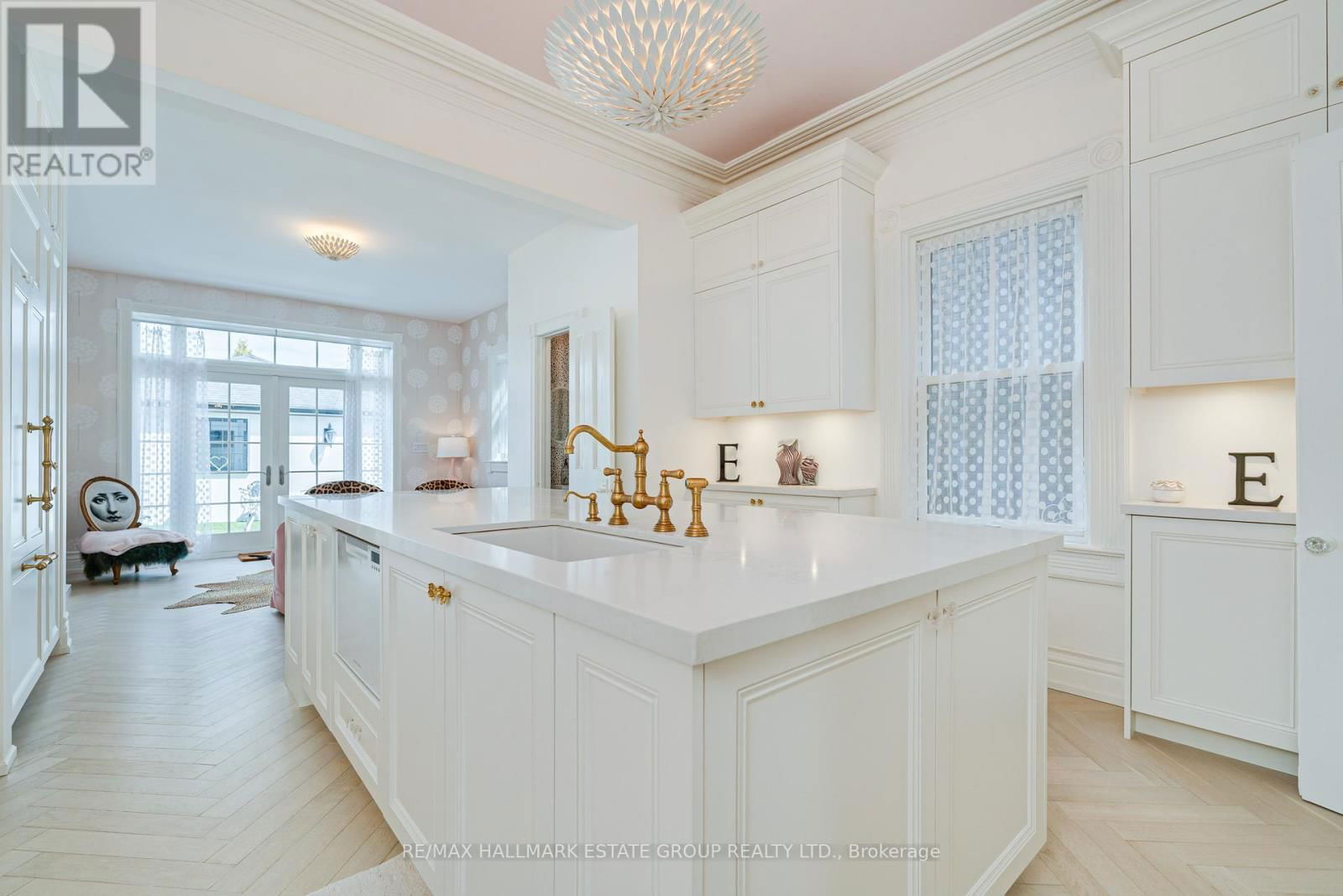 99 GLADSTONE AVENUE Image 13